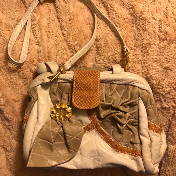 New York, New York Crossbody Handbag - Picture 1 of 8